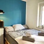 - Chilliges Zimmer In Duesseldorf Mit Balkon & Kueche; Big Tv And Bed -