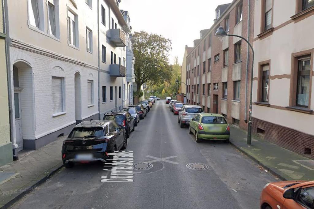 - Chilliges In Mit Balkon & Kuche; Big Tv And Bed -