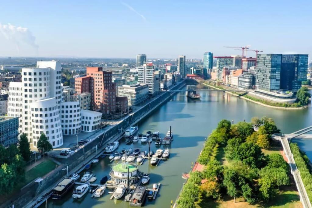 - Chilliges In Mit Balkon & Kuche; Big Tv And Bed - Appartement *