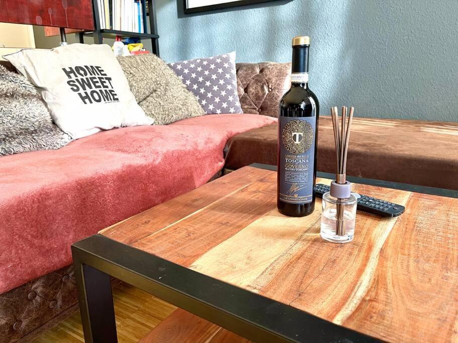 Appartement - Chilliges In Mit Balkon & Kuche; Big Tv And Bed -