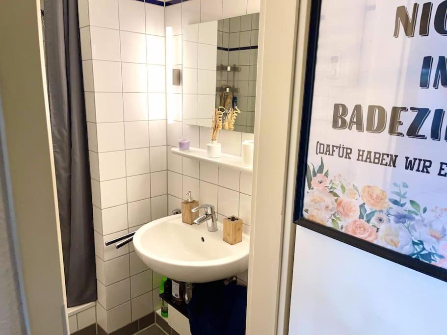 Appartement - Chilliges In Mit Balkon & Kuche; Big Tv And Bed -