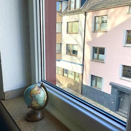 - Chilliges In Mit Balkon & Kuche; Big Tv And Bed - Appartement *