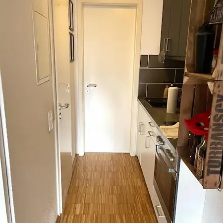 Appartement - Chilliges In Mit Balkon & Kuche; Big Tv And Bed - *