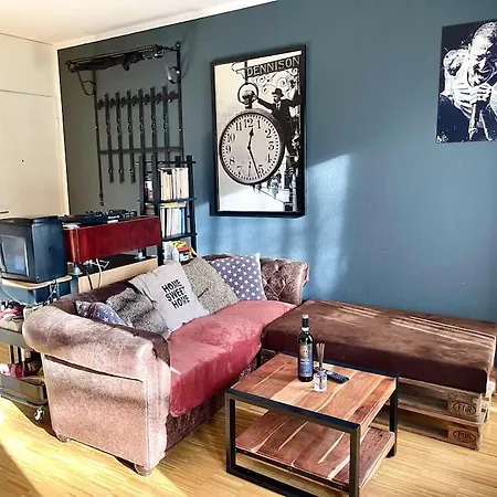 - Chilliges In Mit Balkon & Kuche; Big Tv And Bed - Appartement