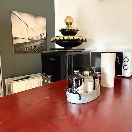Appartement - Chilliges In Mit Balkon & Kuche; Big Tv And Bed - Düsseldorf