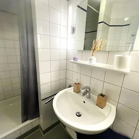 Appartement - Chilliges In Mit Balkon & Kuche; Big Tv And Bed -