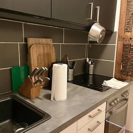 - Chilliges In Mit Balkon & Kuche; Big Tv And Bed - Appartement