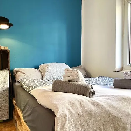 - Chilliges In Mit Balkon & Kuche; Big Tv And Bed - * Düsseldorf