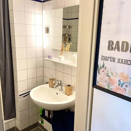 Appartement - Chilliges In Mit Balkon & Kuche; Big Tv And Bed -