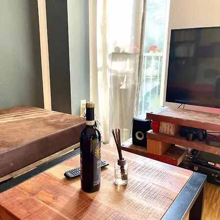 - Chilliges In Mit Balkon & Kuche; Big Tv And Bed - Appartement *