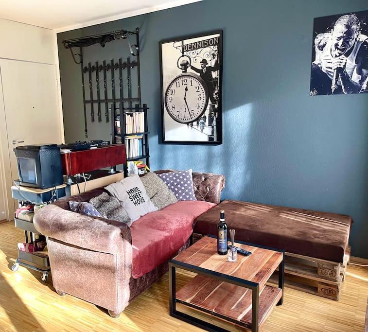 - Chilliges In Mit Balkon & Kuche; Big Tv And Bed - Apartment