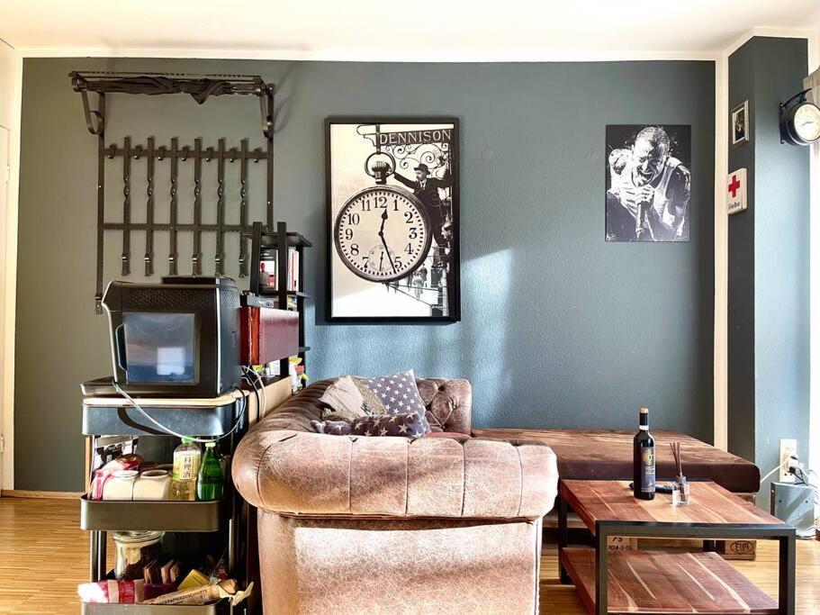 - Chilliges In Mit Balkon & Kuche; Big Tv And Bed -