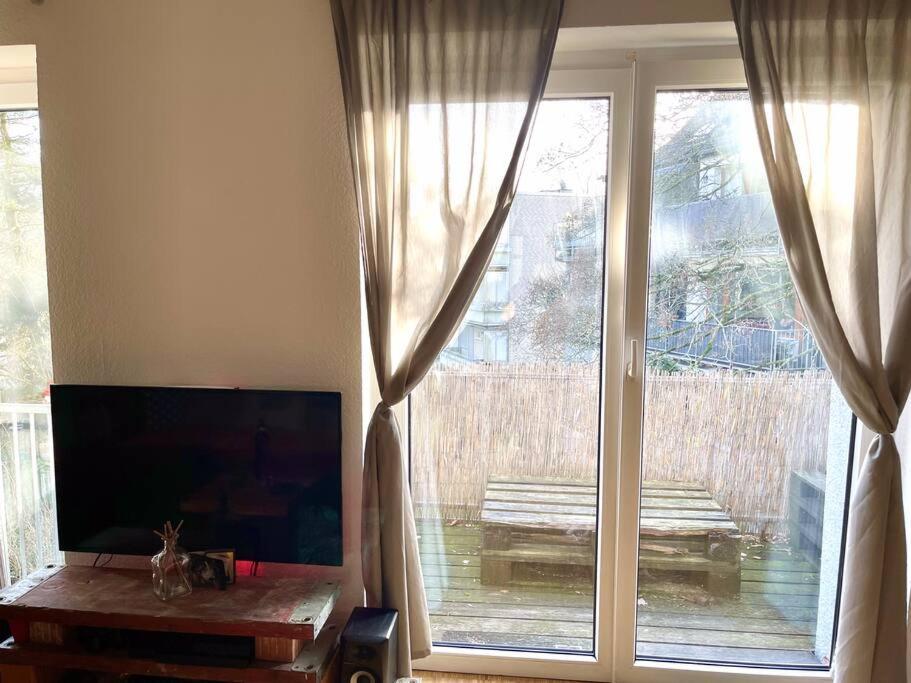 Apartment - Chilliges In Mit Balkon & Kuche; Big Tv And Bed -