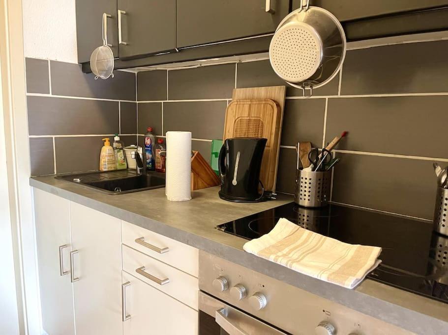 - Chilliges In Mit Balkon & Kuche; Big Tv And Bed - Apartment