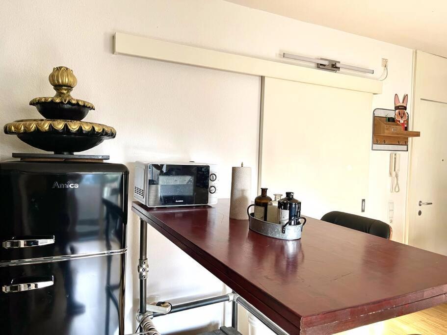 Apartment - Chilliges In Mit Balkon & Kuche; Big Tv And Bed - Düsseldorf