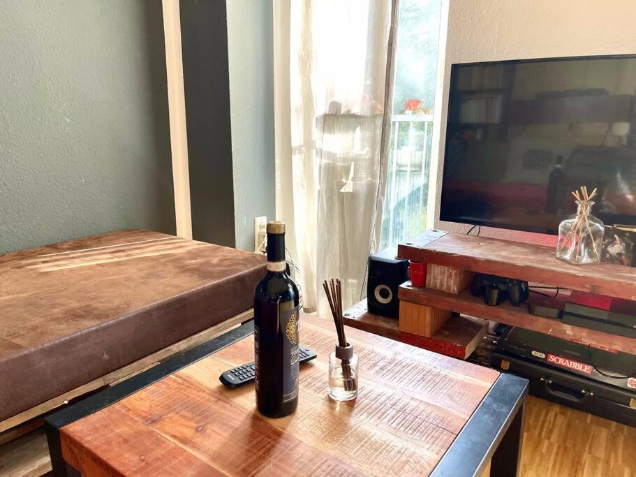 - Chilliges In Mit Balkon & Kuche; Big Tv And Bed - Apartment *